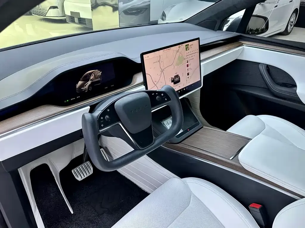 Tesla Model X — фото 9