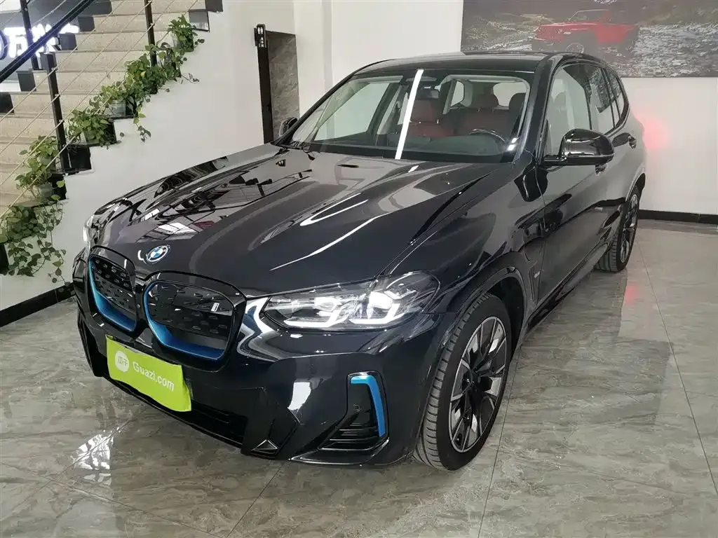 BMW iX3 — фото 9
