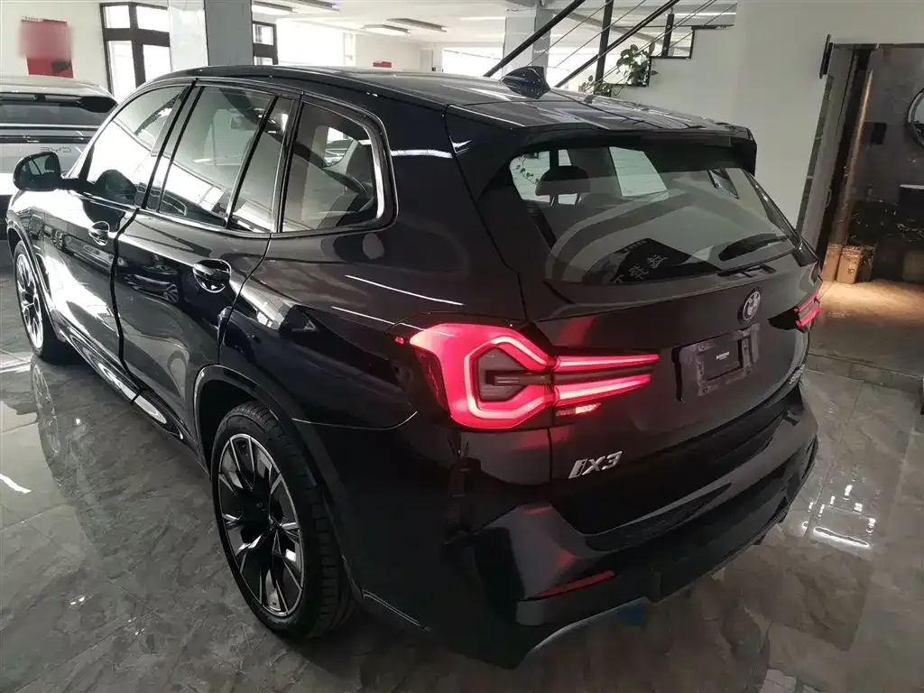 BMW iX3 — фото 6