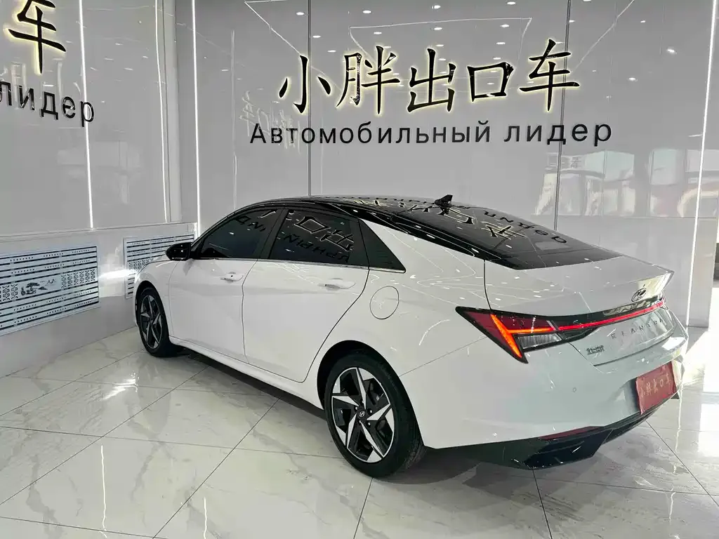 Hyundai Elantra — фото 2