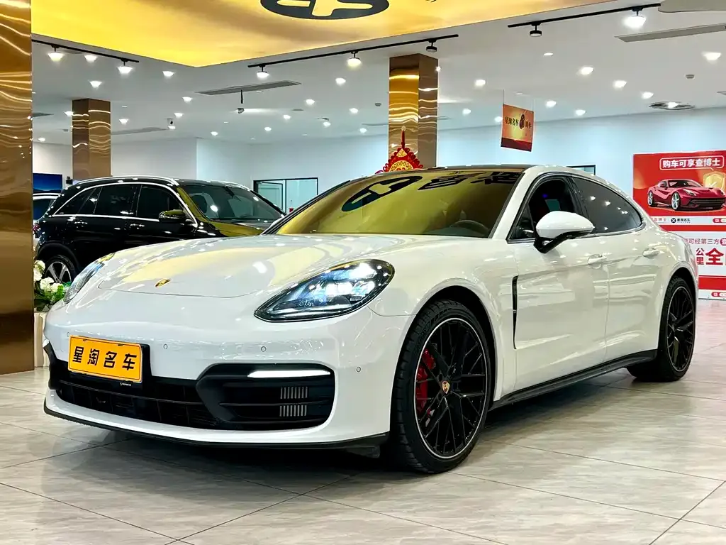 Porsche Panamera — фото 1