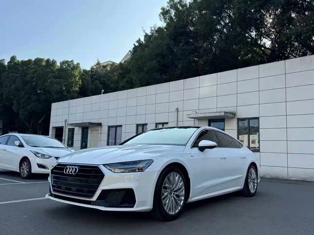 Audi A7 — фото 1