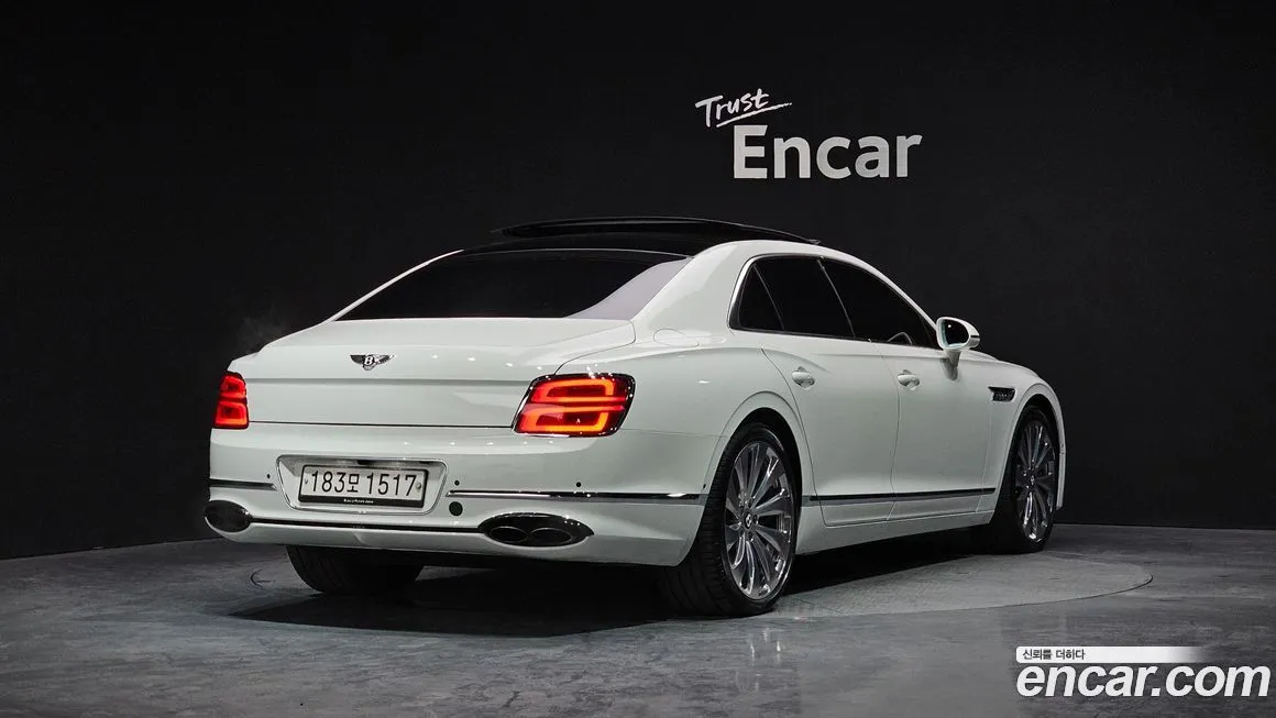 Bentley Flying Spur — фото 10