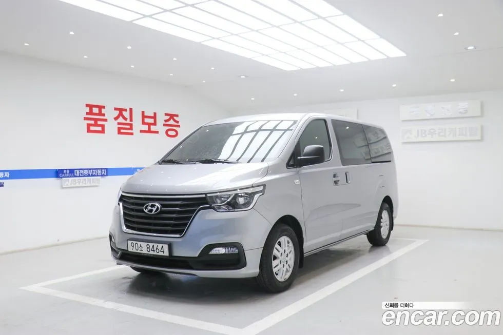 Hyundai Starex — фото 1
