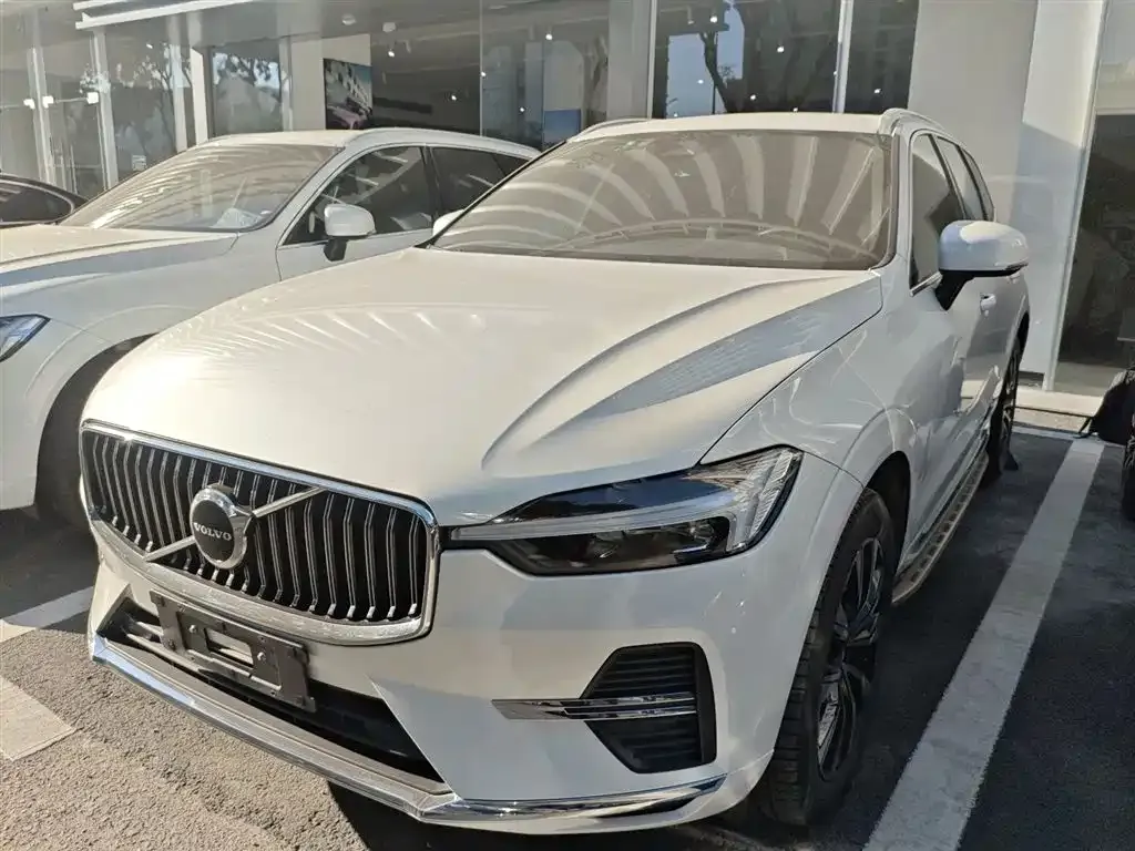Volvo XC60 — фото 1