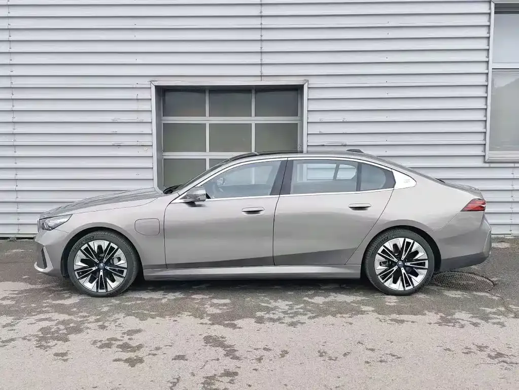 BMW i5 — фото 8