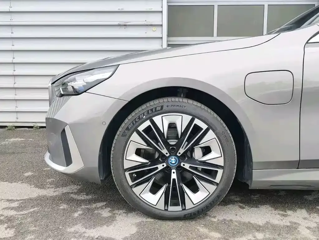 BMW i5 — фото 4