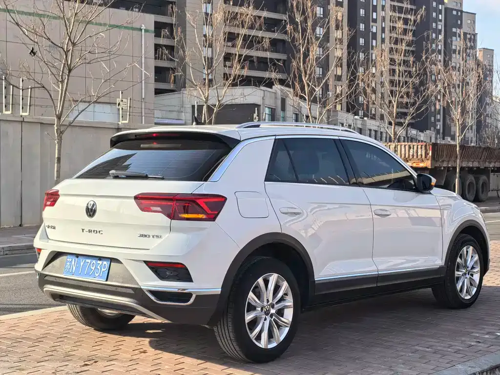 Volkswagen T-Roc — фото 6