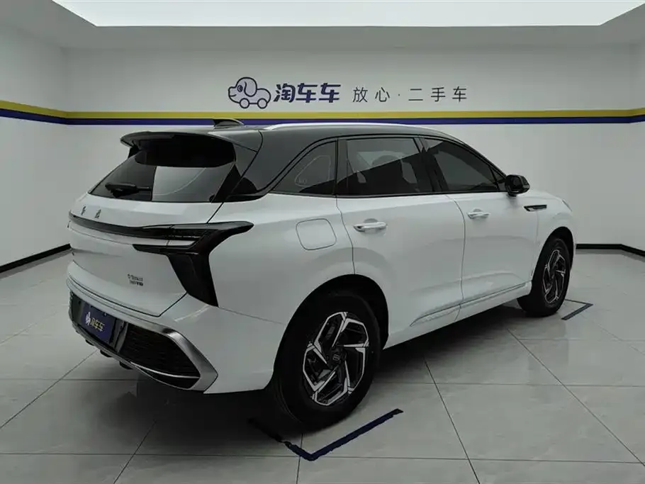 Hongqi HS3 — фото 3