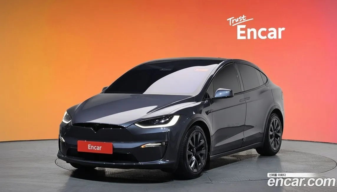 Tesla Model X — фото 1