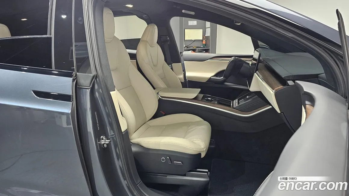 Tesla Model X — фото 2