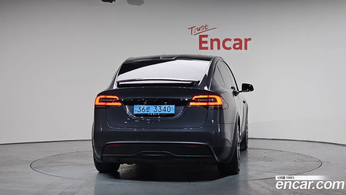 Tesla Model X — фото 5