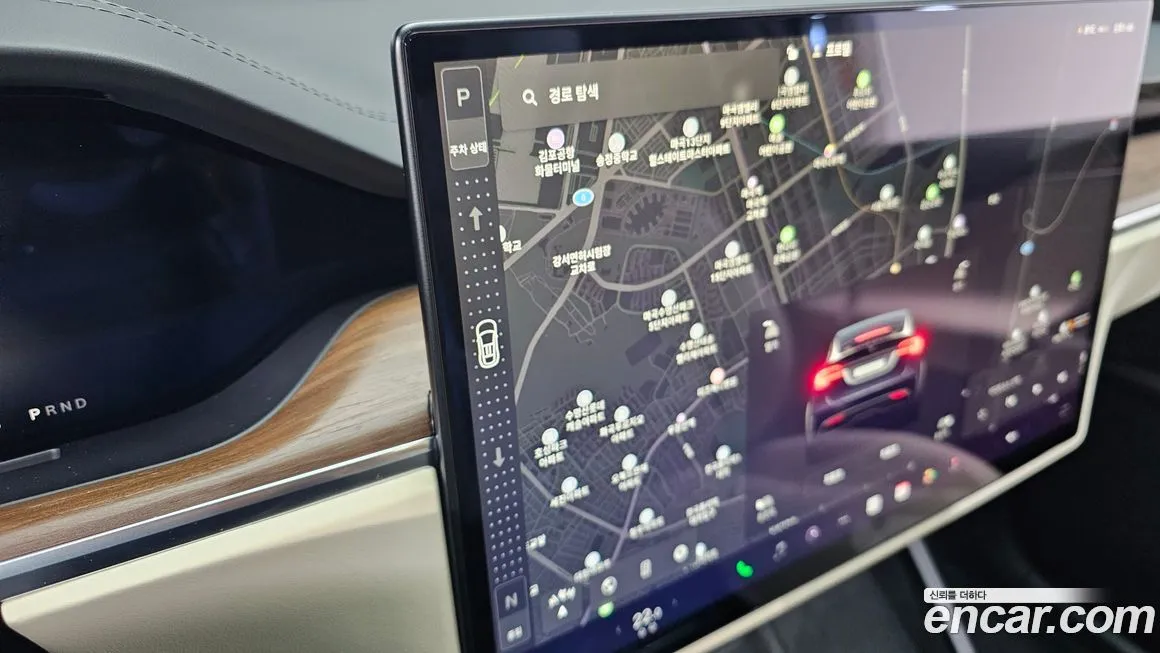 Tesla Model X — фото 10