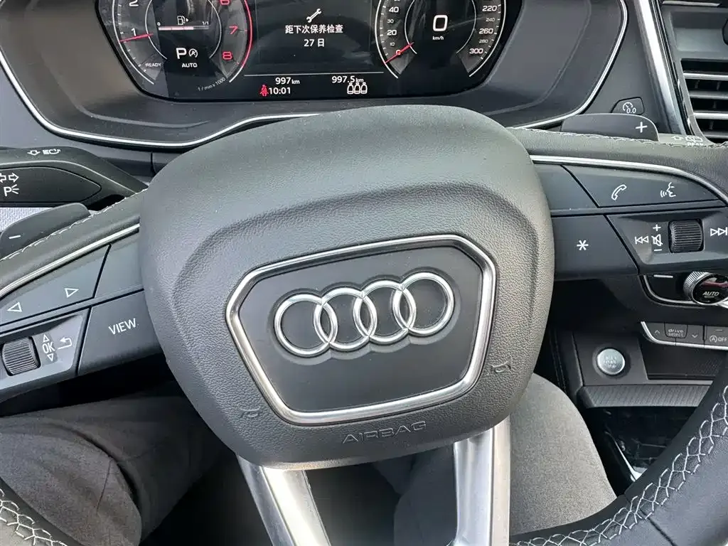 Audi Q5L — фото 1