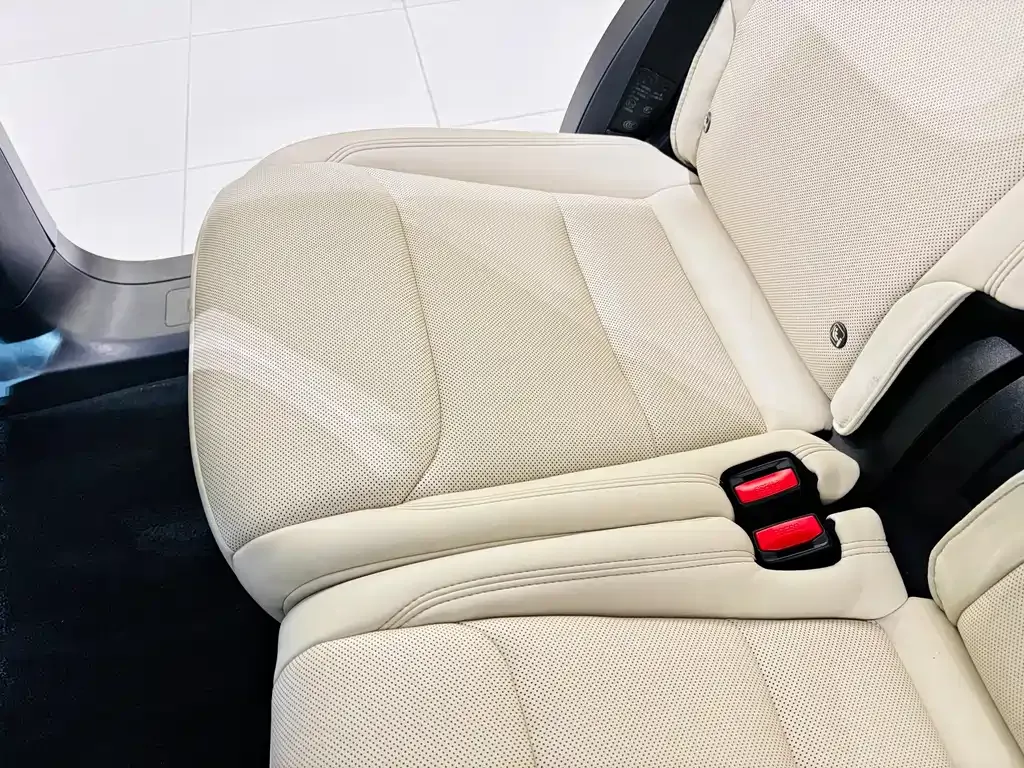 Tesla Model X — фото 10