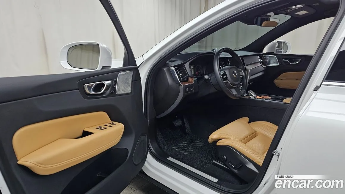 Volvo XC60 — фото 4