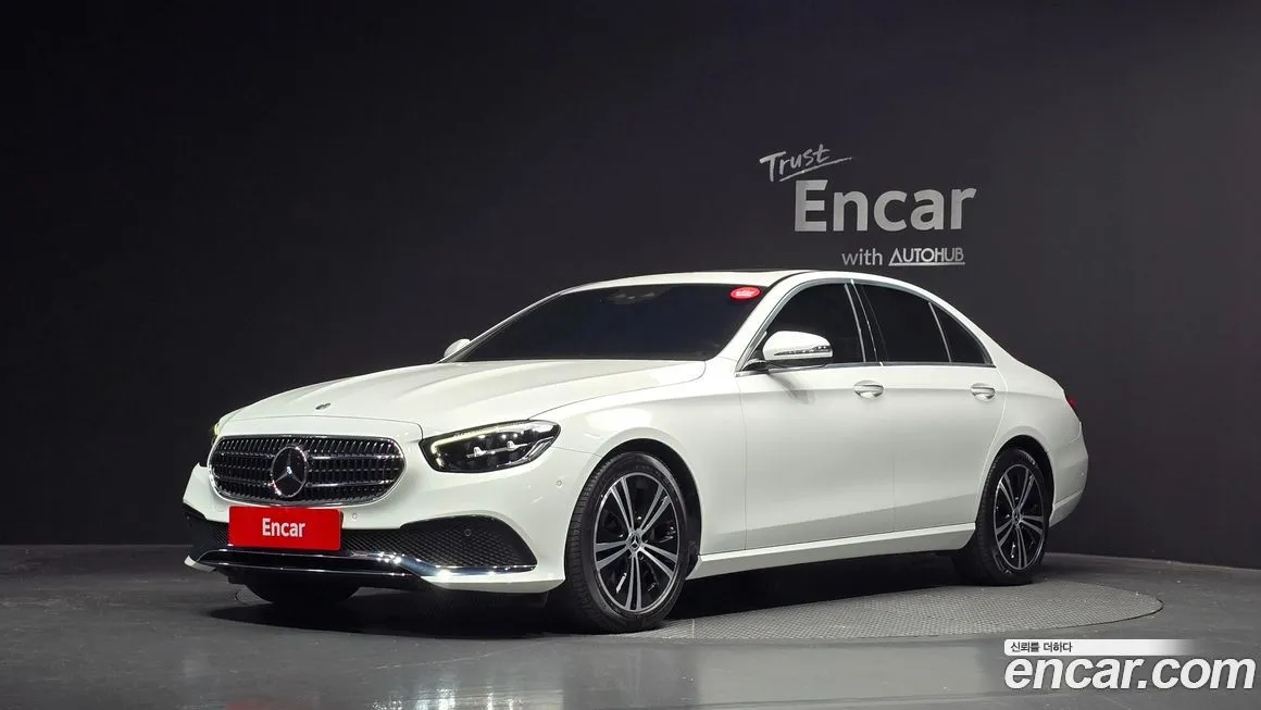 Mercedes-Benz E-Class — фото 1