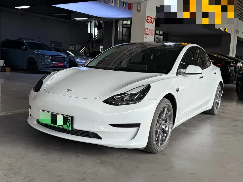 Tesla Model 3 — фото 1