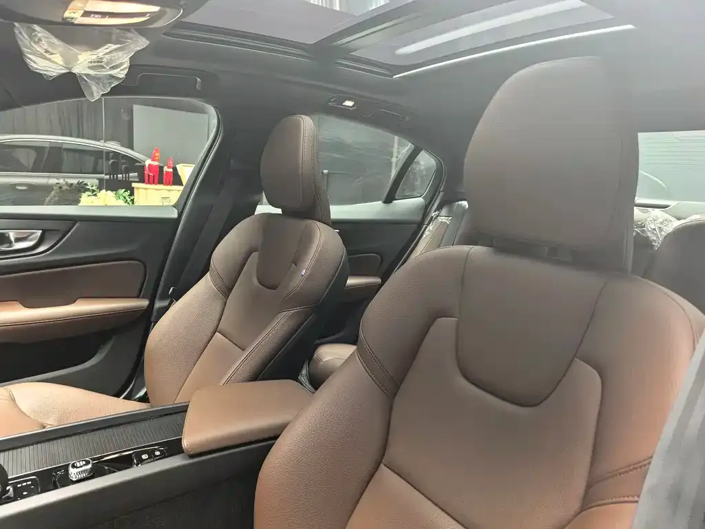 Volvo S60 — фото 10