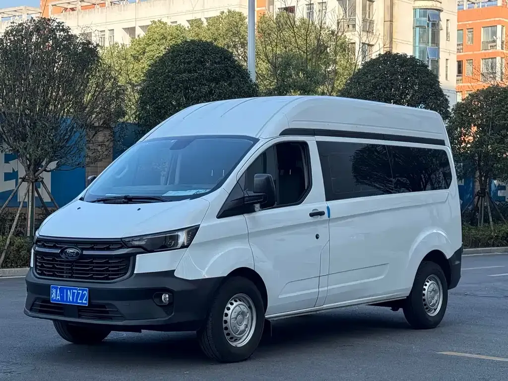 Ford Transit — фото 1