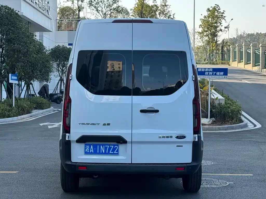 Ford Transit — фото 10