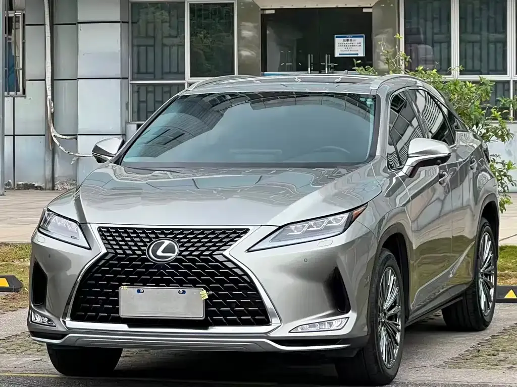 Lexus RX — фото 1
