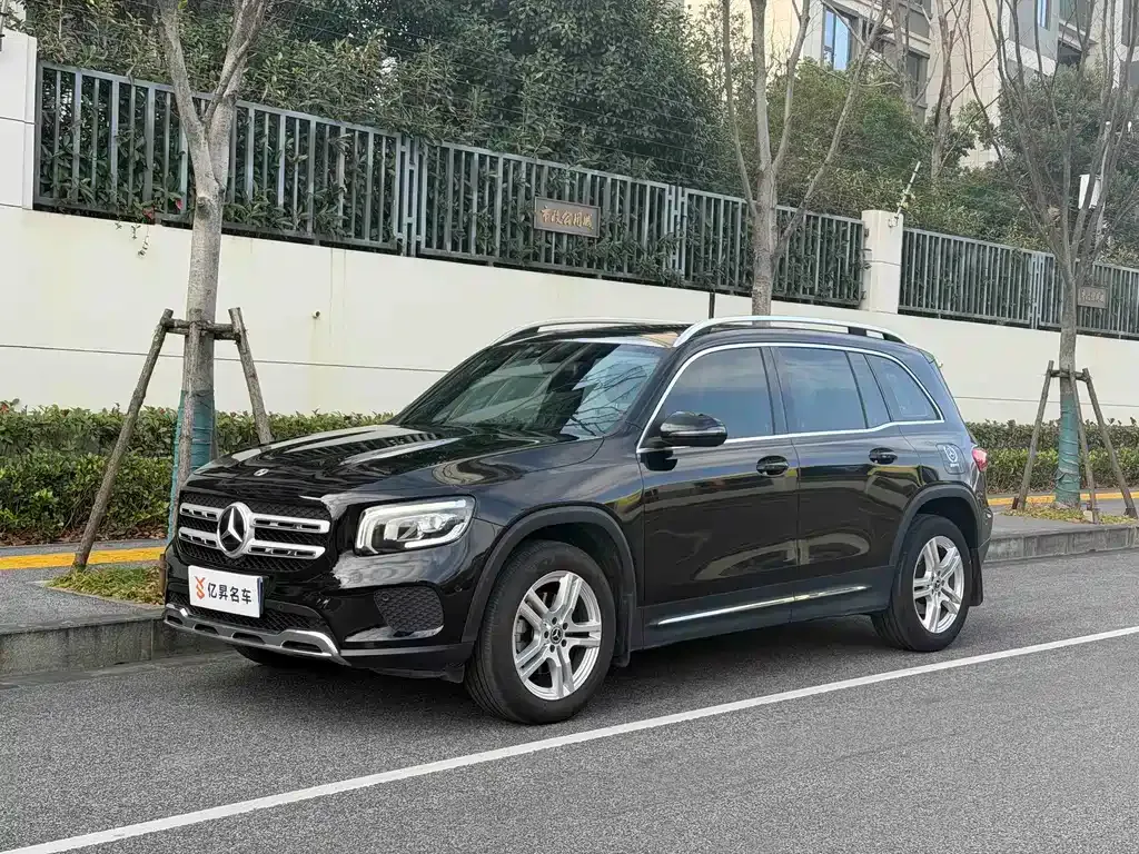 Mercedes-Benz GLB — фото 1