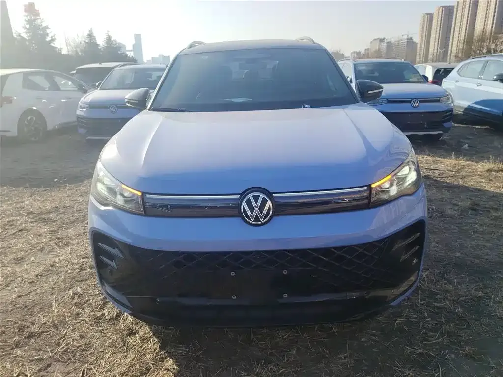 Volkswagen Tiguan L — фото 8