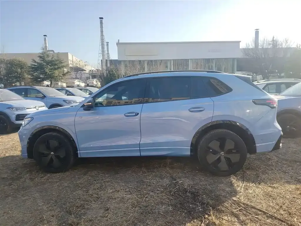 Volkswagen Tiguan L — фото 6