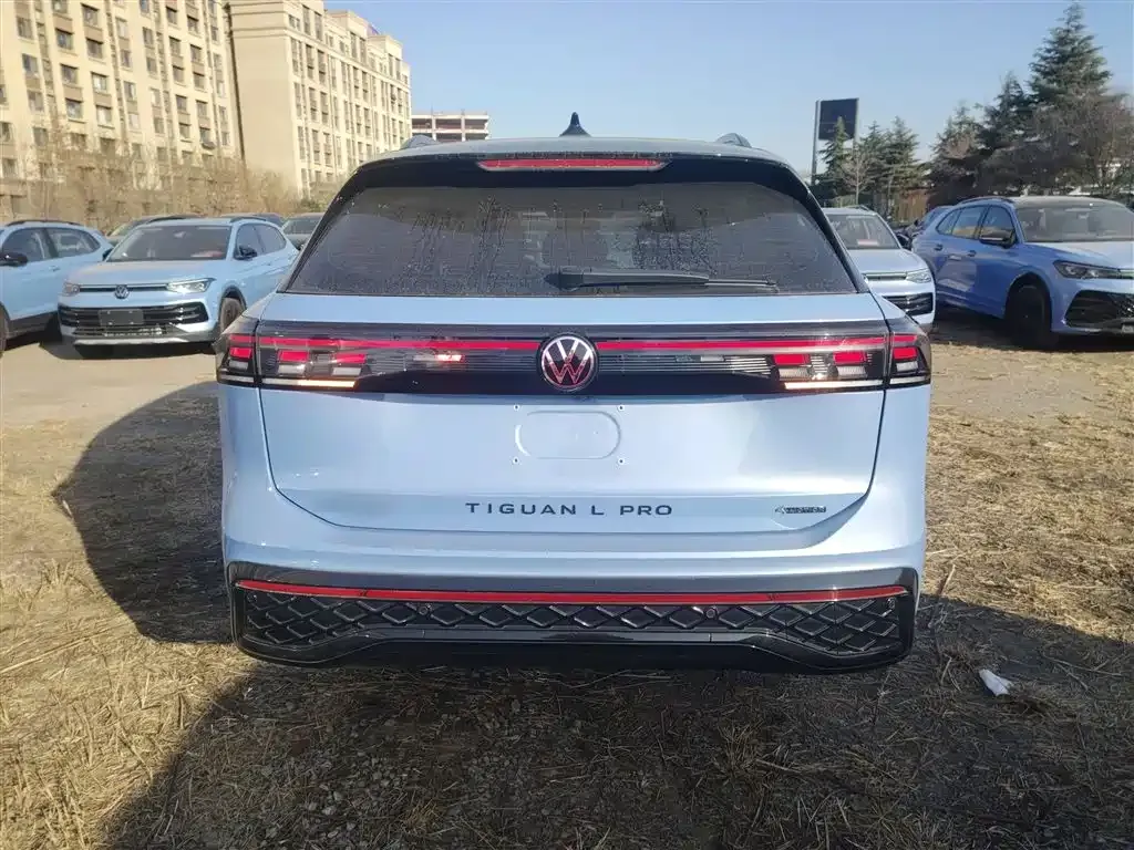 Volkswagen Tiguan L — фото 9