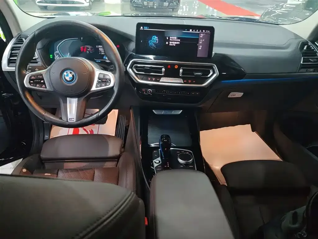 BMW iX3 — фото 9