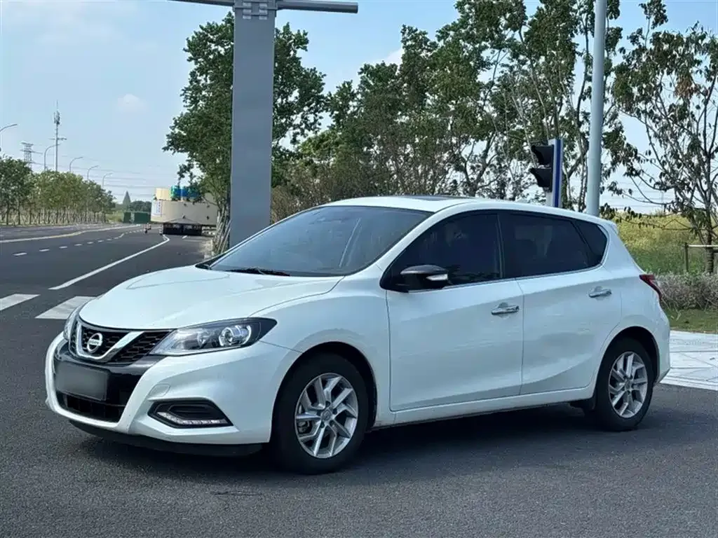 Nissan Tiida — фото 2