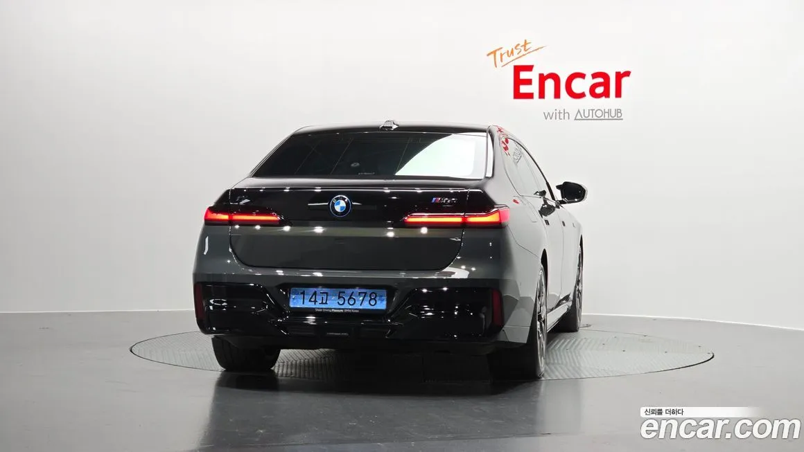 BMW i7 — фото 7