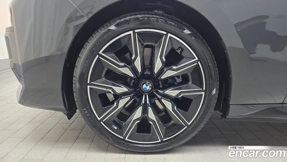 BMW i7 — фото 8
