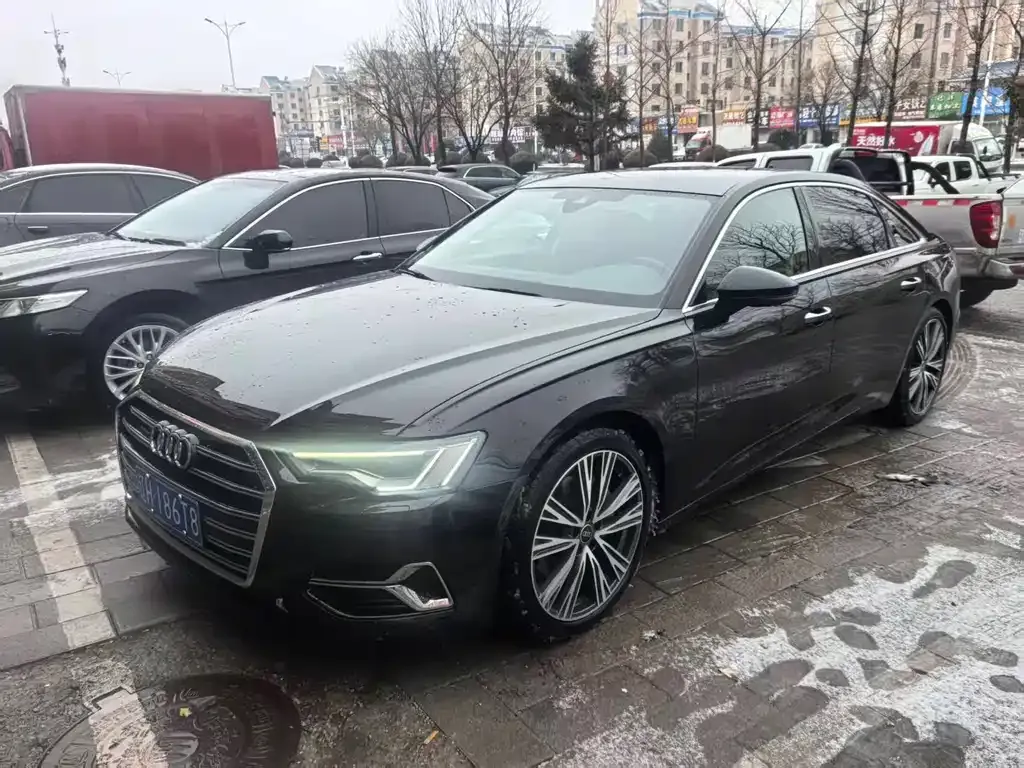 Audi A6L — фото 1