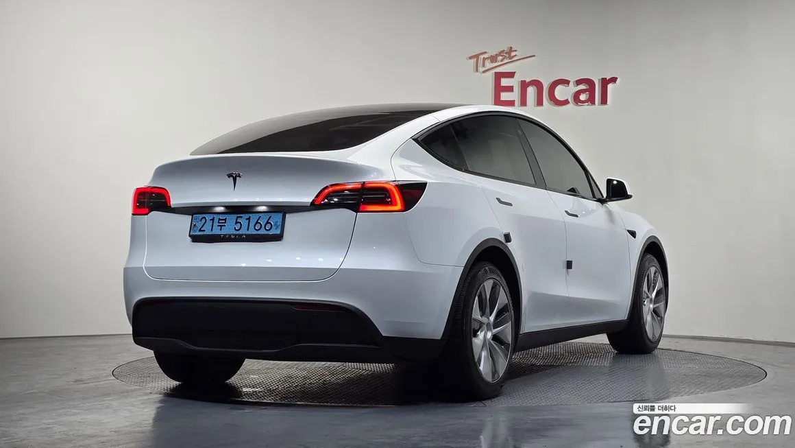 Tesla Model Y — фото 7