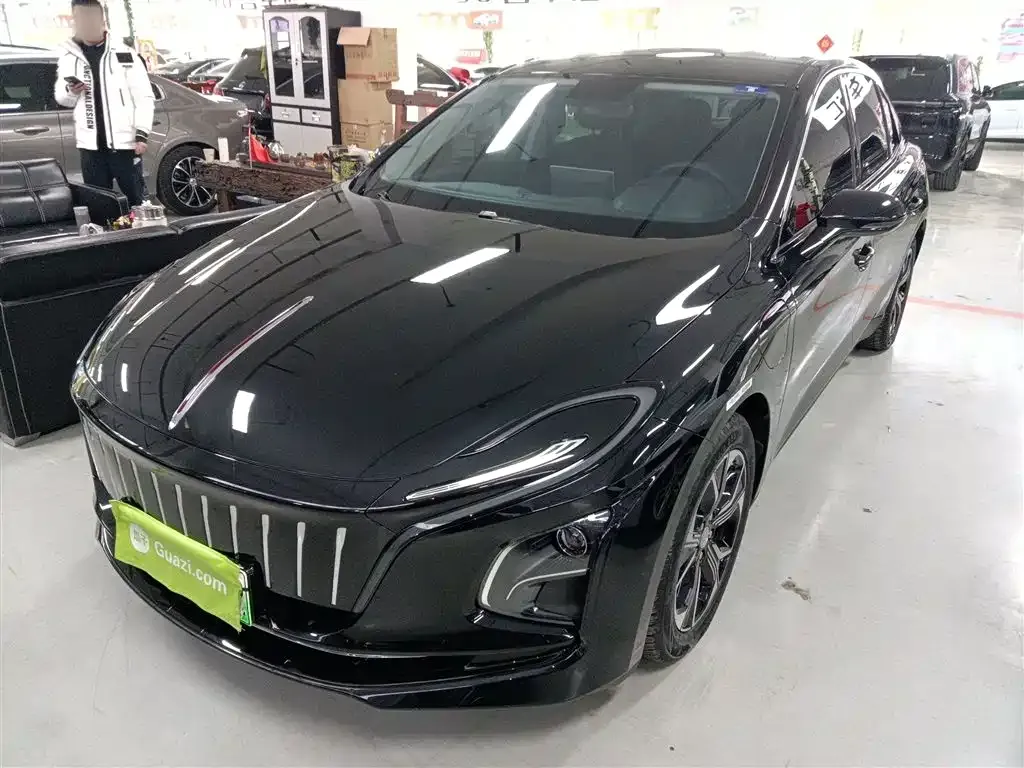 Hongqi E-QM5 — фото 1