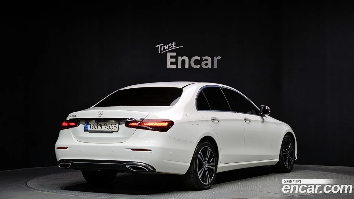 Mercedes-Benz E-Class — фото 2