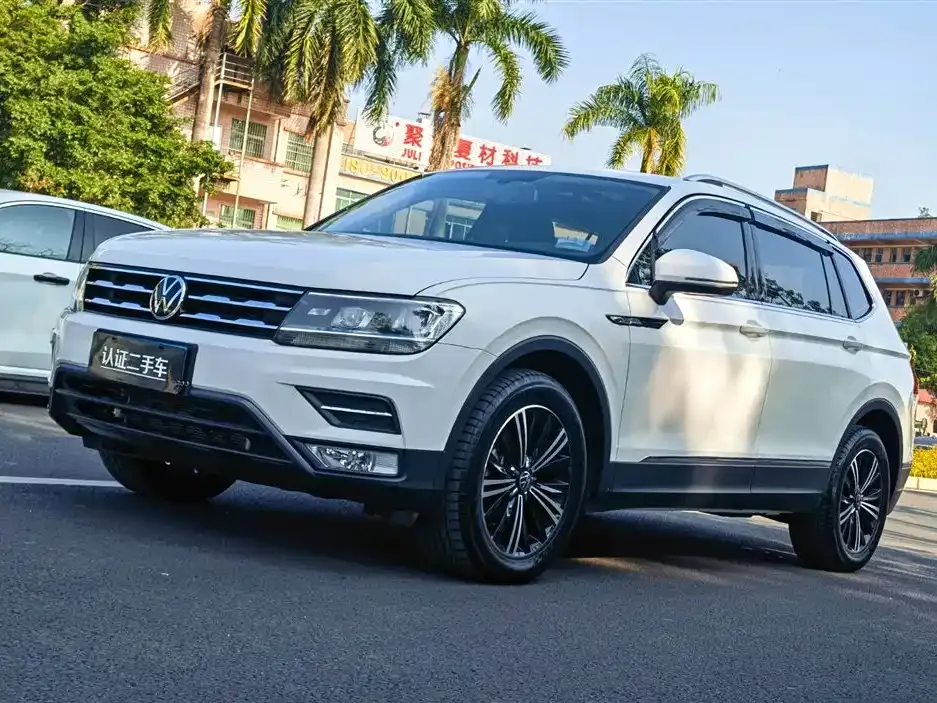 Volkswagen Tiguan L — фото 1