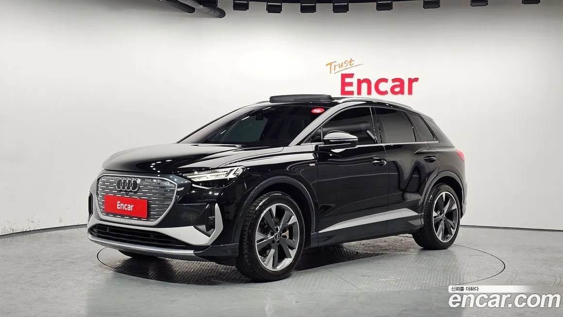 Audi Q4 e-tron — фото 1
