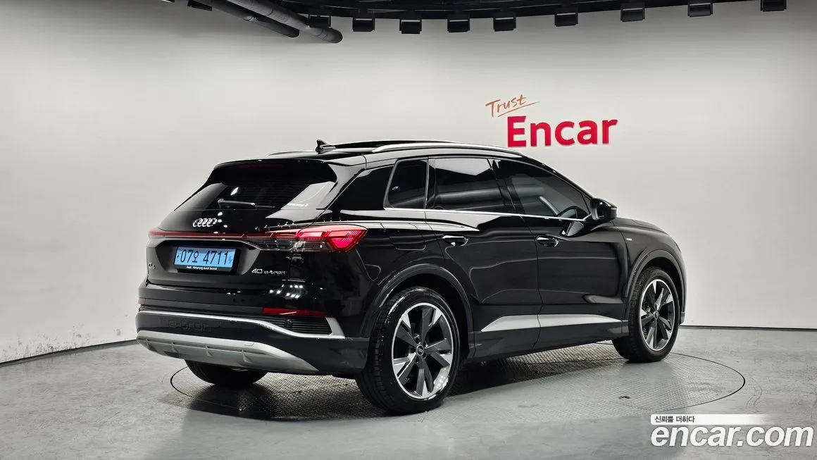 Audi Q4 e-tron — фото 2
