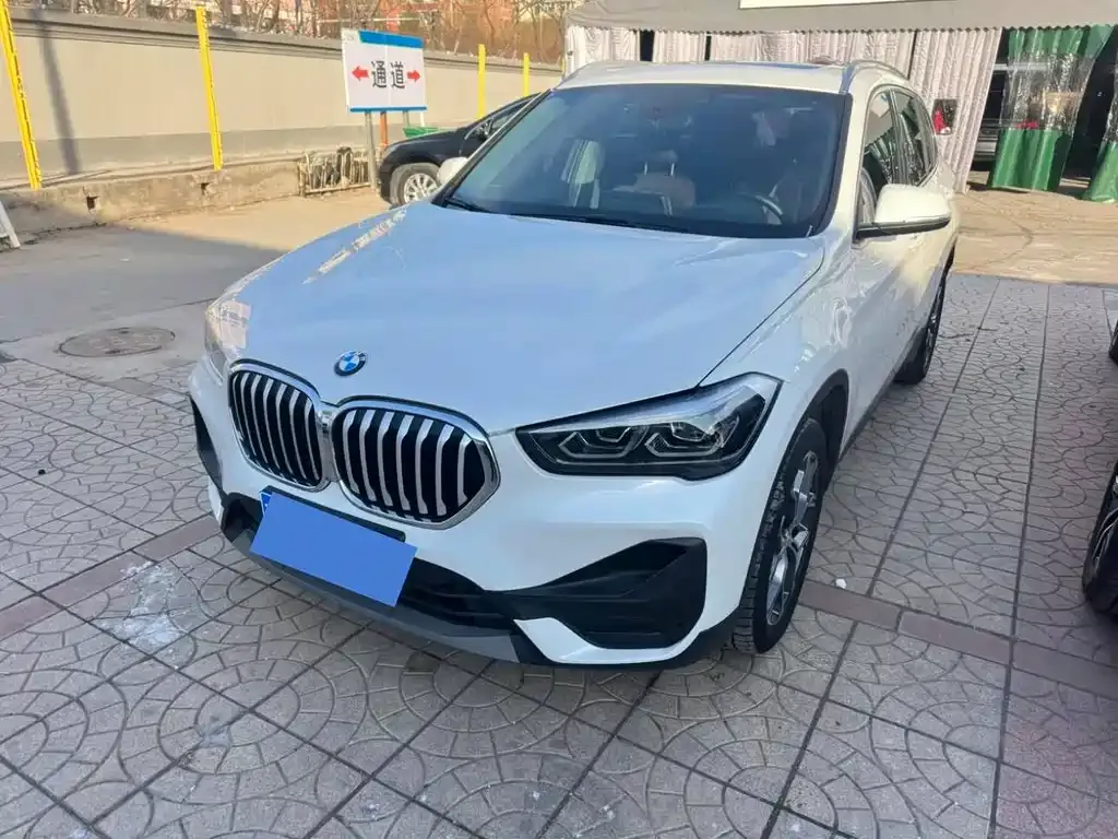 BMW X1 — фото 1