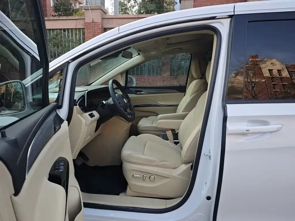 Buick GL8 Hybrid — фото 4