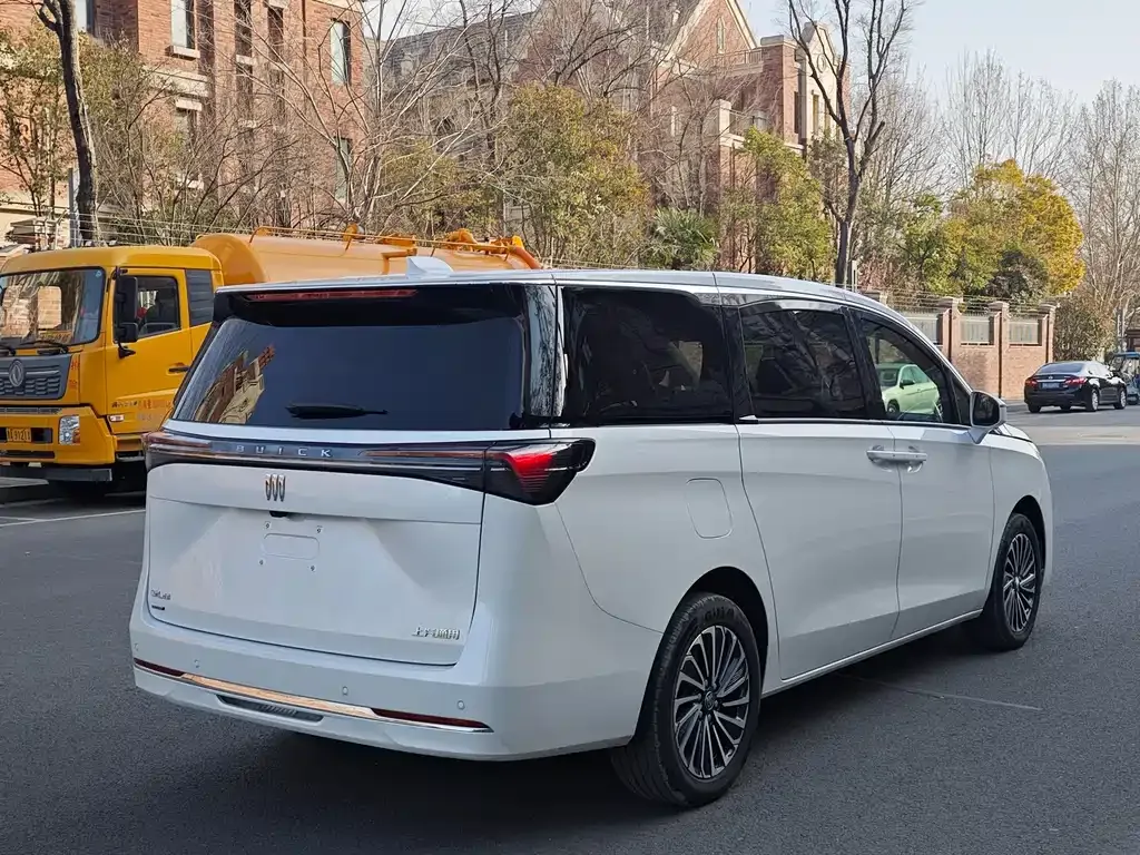 Buick GL8 Hybrid — фото 8