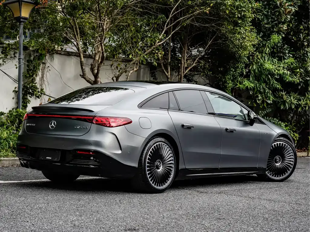 Mercedes-Benz EQS AMG — фото 8