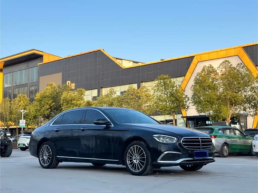 Mercedes-Benz E-Class — фото 2