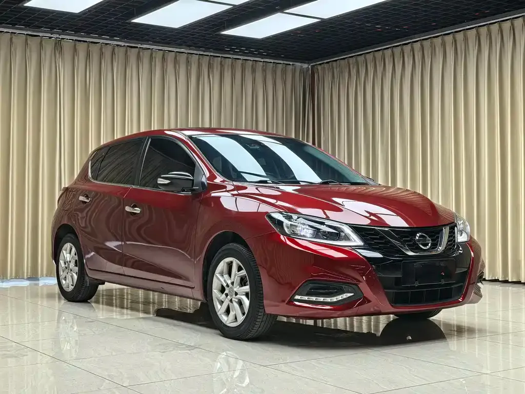 Nissan Tiida — фото 2