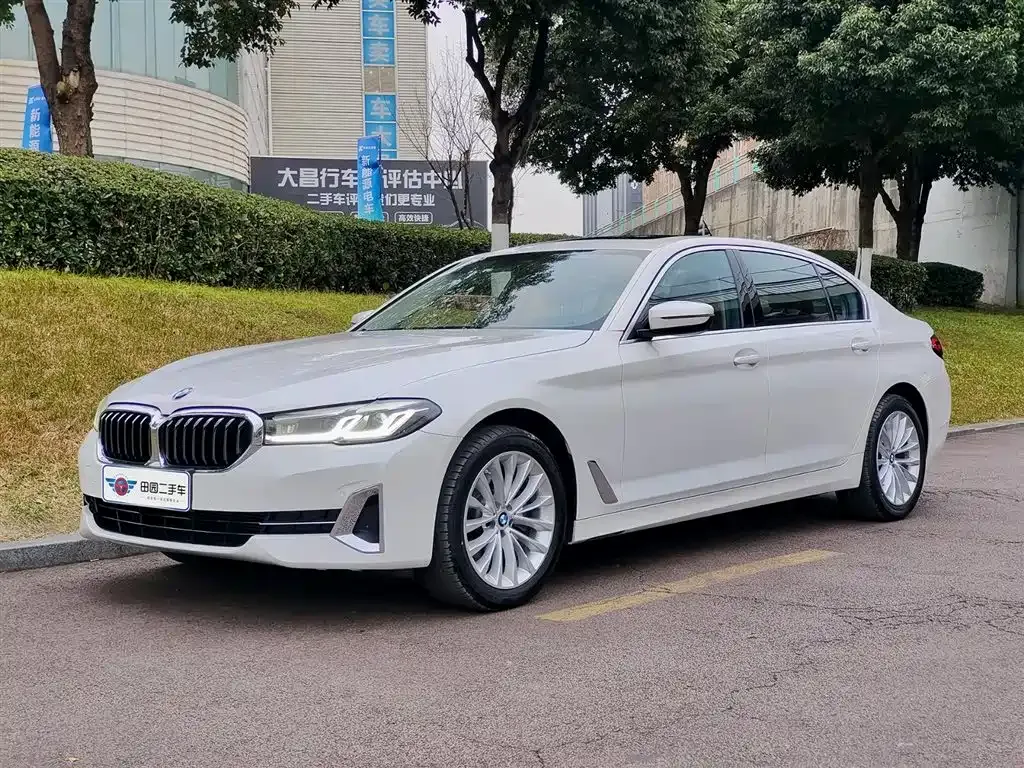 BMW 5 Series — фото 1