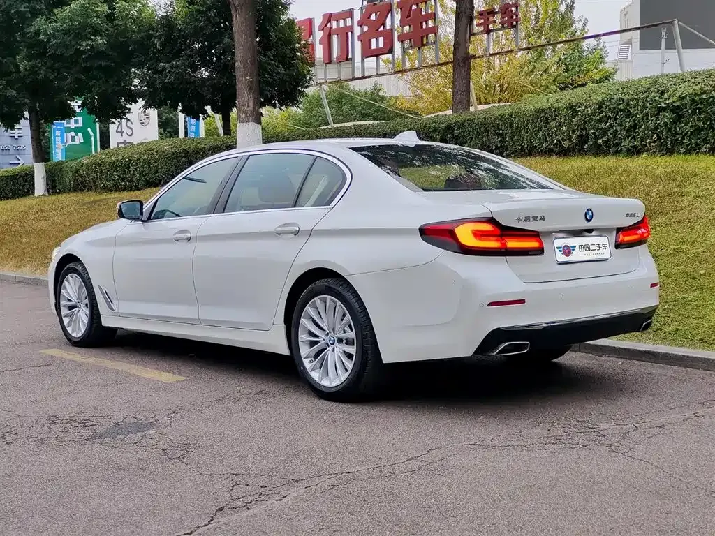 BMW 5 Series — фото 10