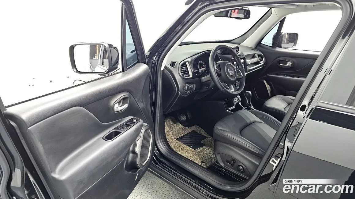 Jeep Renegade — фото 10